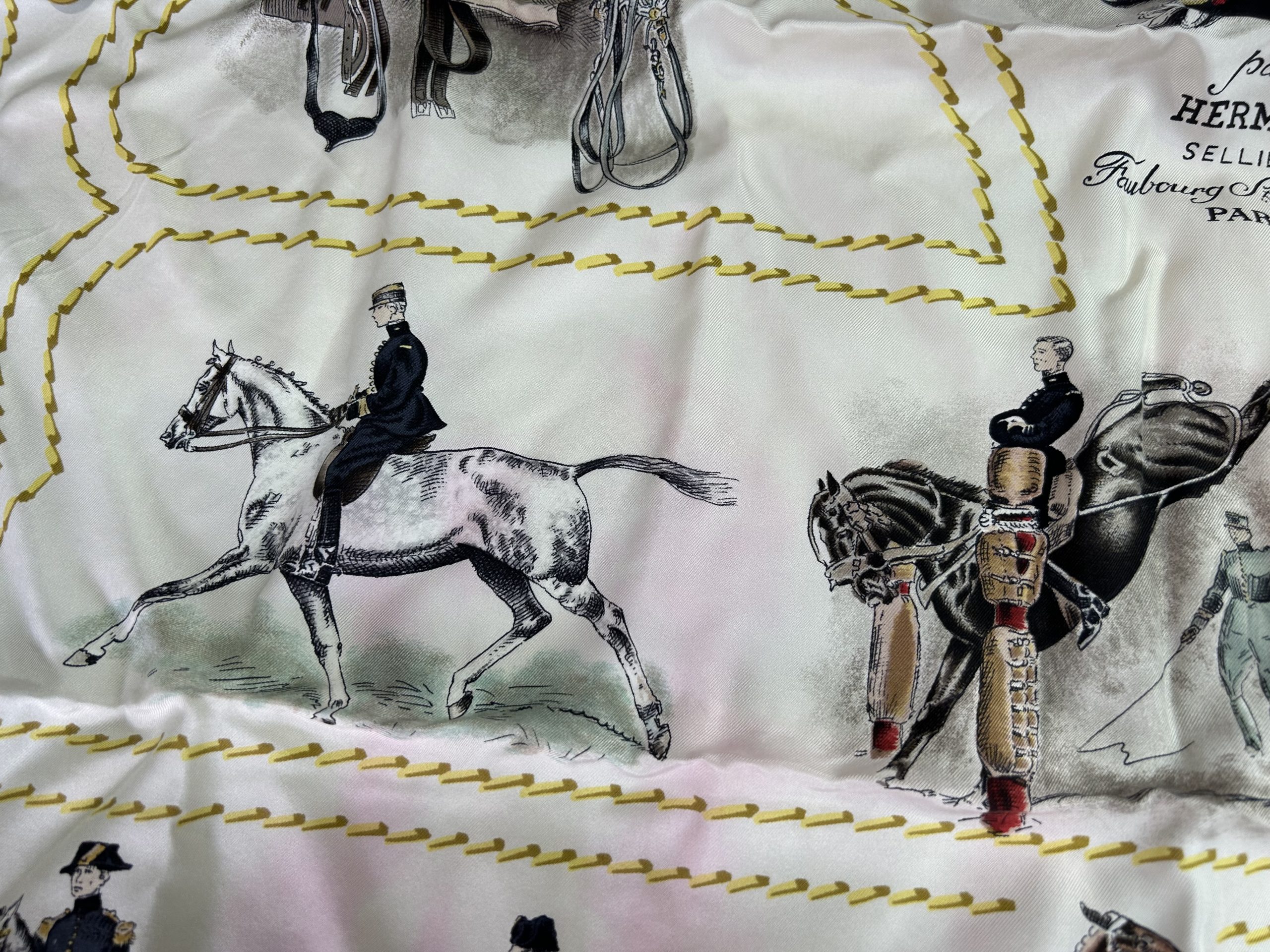洗濯失敗色移り 染み抜き クリーニング 【 HERMES(エルメス)スカーフ